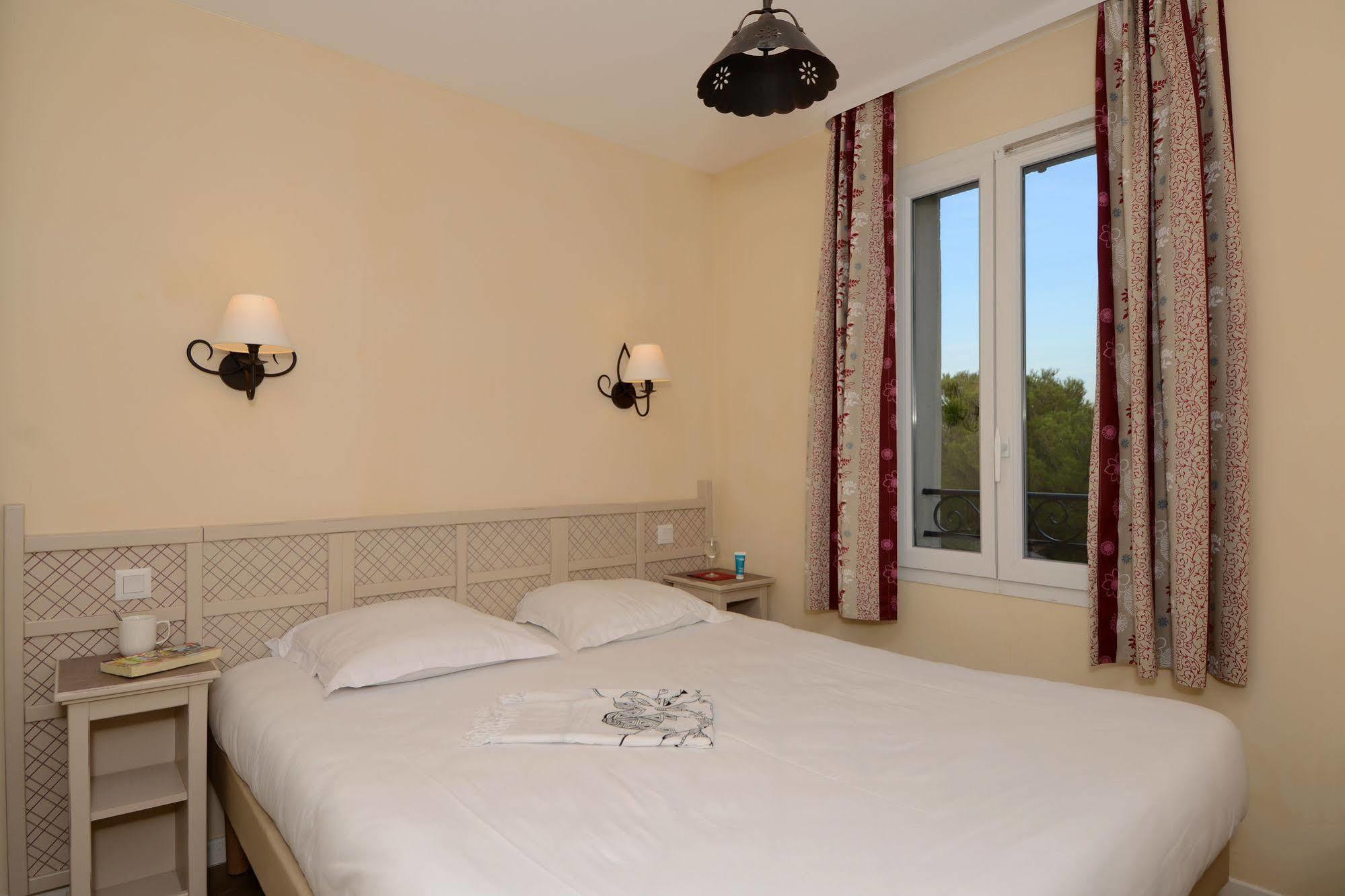 Residence Pierre & Vacances Les Coteaux De Pont-Royal مالمور المظهر الخارجي الصورة